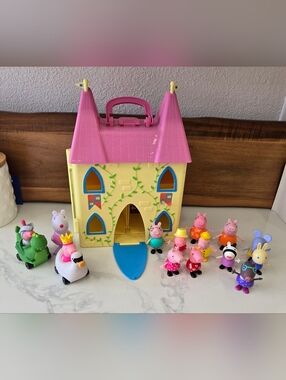 Peppa Pig Castle & Figures